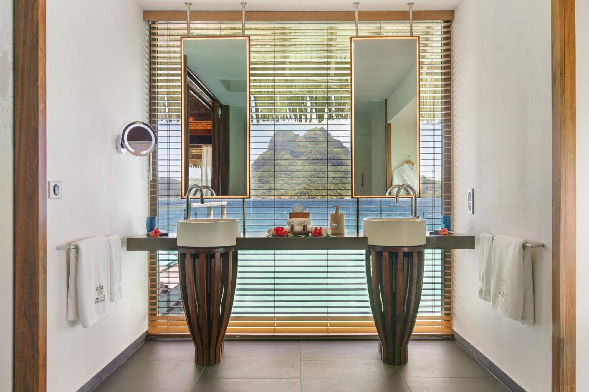 End of Pontoon Overwater Suite